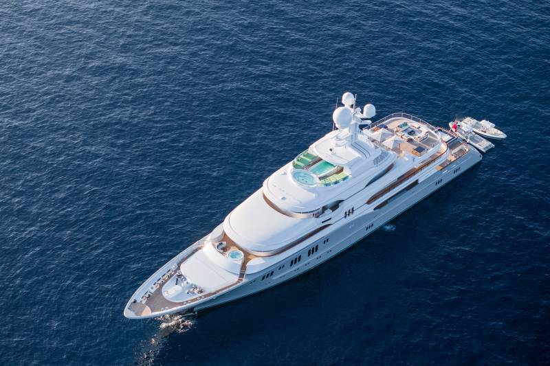 yacht-rocinante-exterior-13_xbi8mq(1)