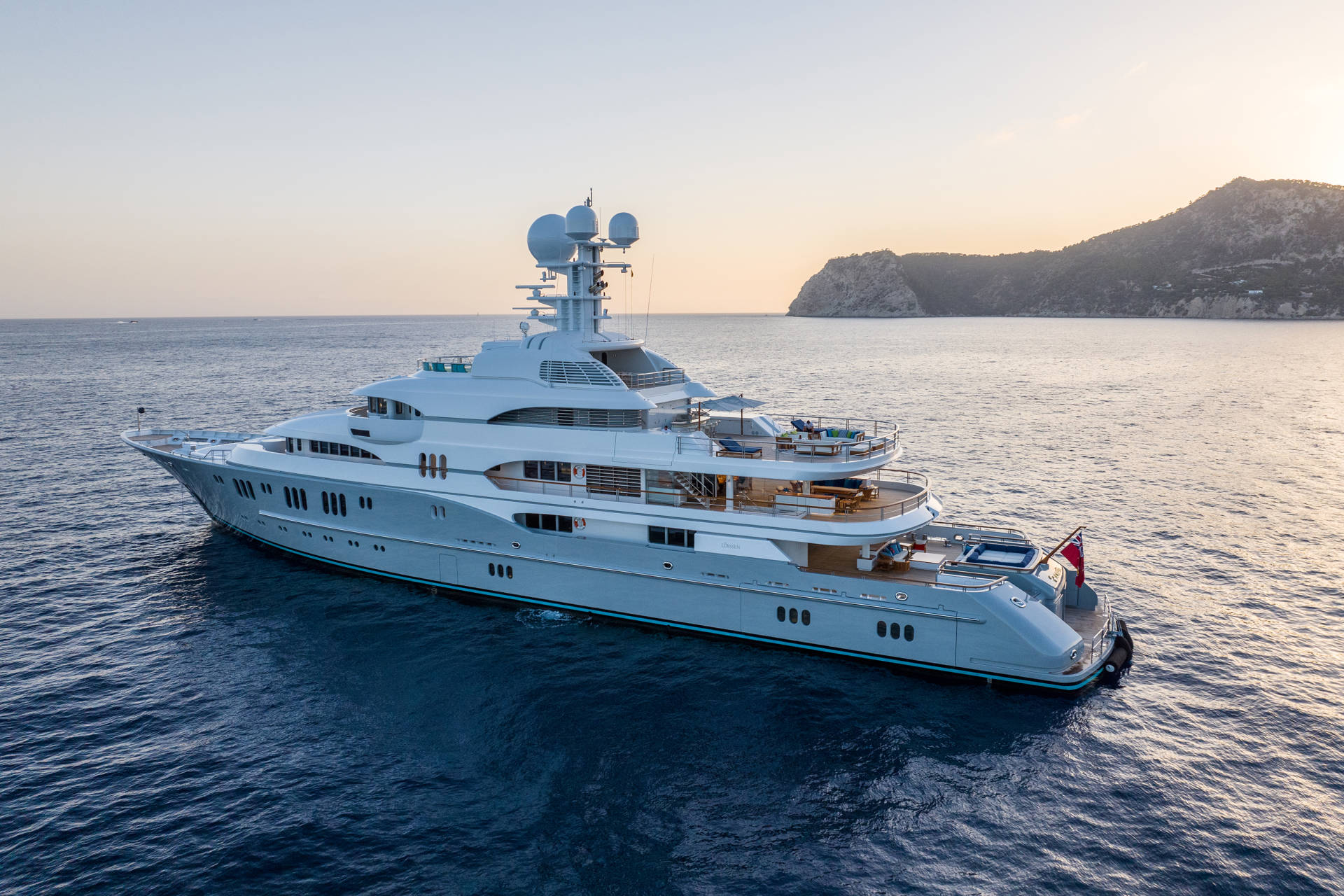 yacht-rocinante-exterior-14_twgwce(2)