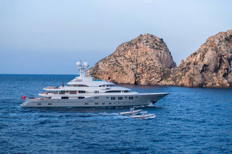 yacht-rocinante-exterior-17_tbkorv(1)