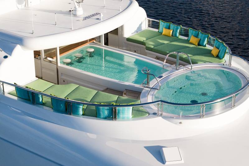 yacht-rocinante-exterior-21_j2bft0(2)