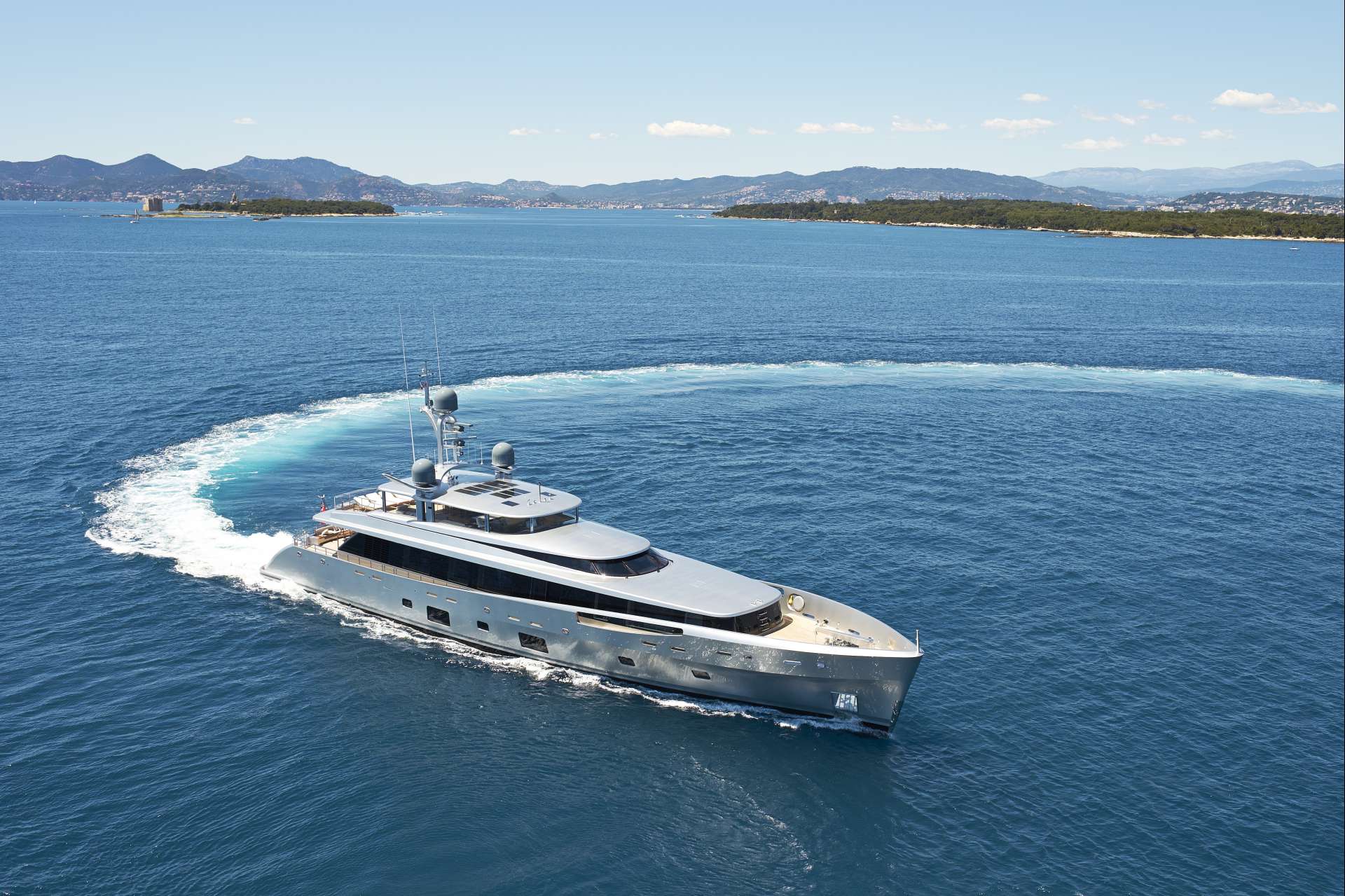 Feadship superyacht VIVA takes coveted Motor Yacht of the Year Award at  World Superyacht Awards 2022 — Yacht Charter & Superyacht News