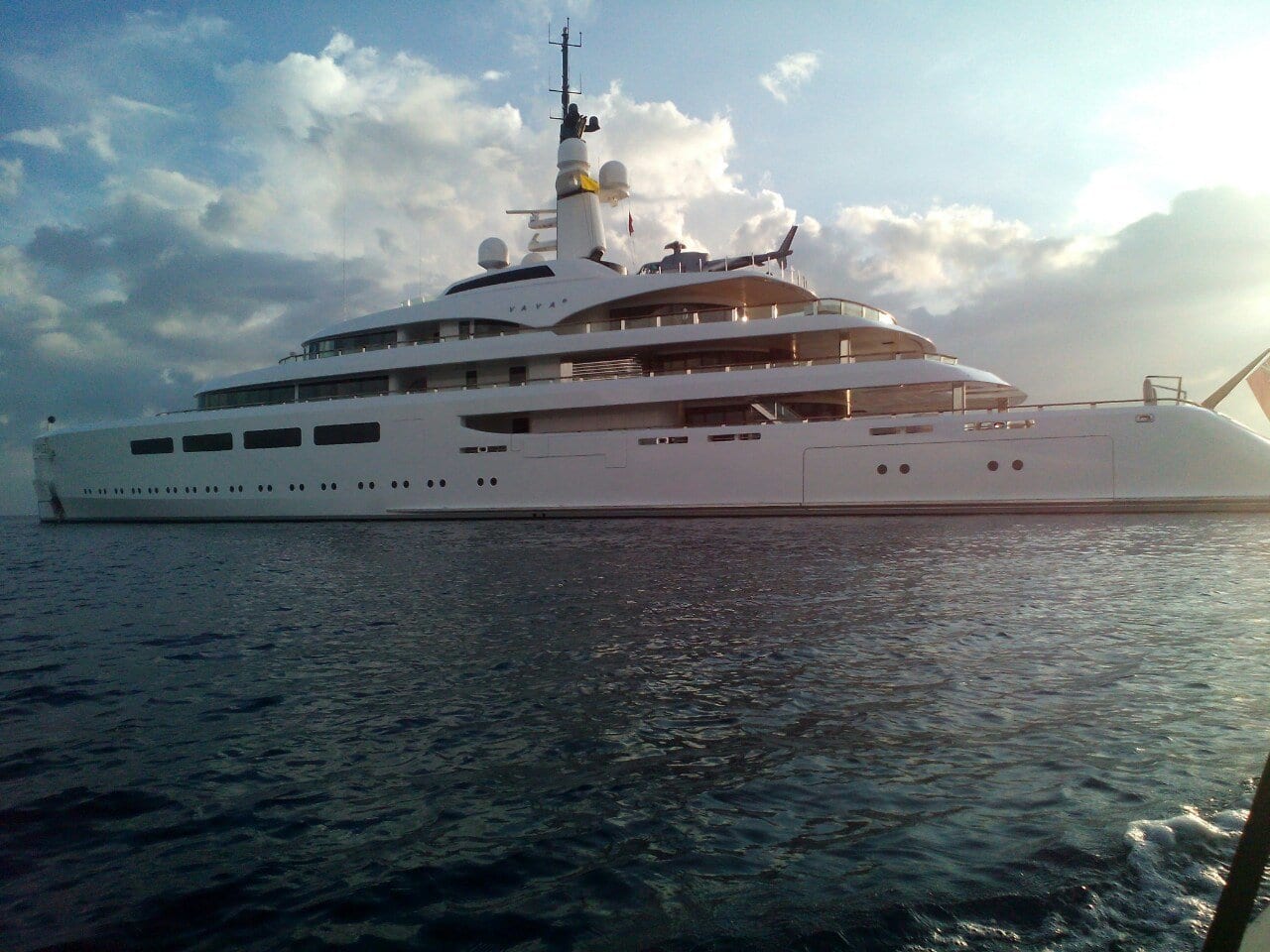 who owns vava yacht