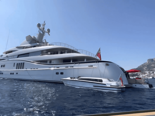 aviva private yacht