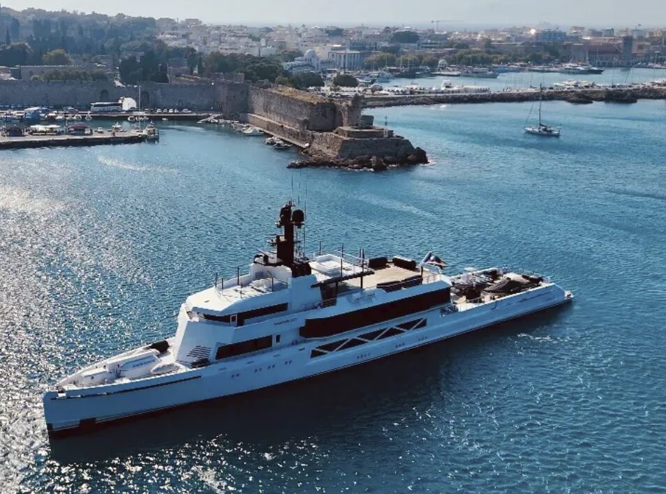 m-y-wanderlust-85-3m-explore-yacht-by-silver-yachts 2025-08-24 at 16.22.12