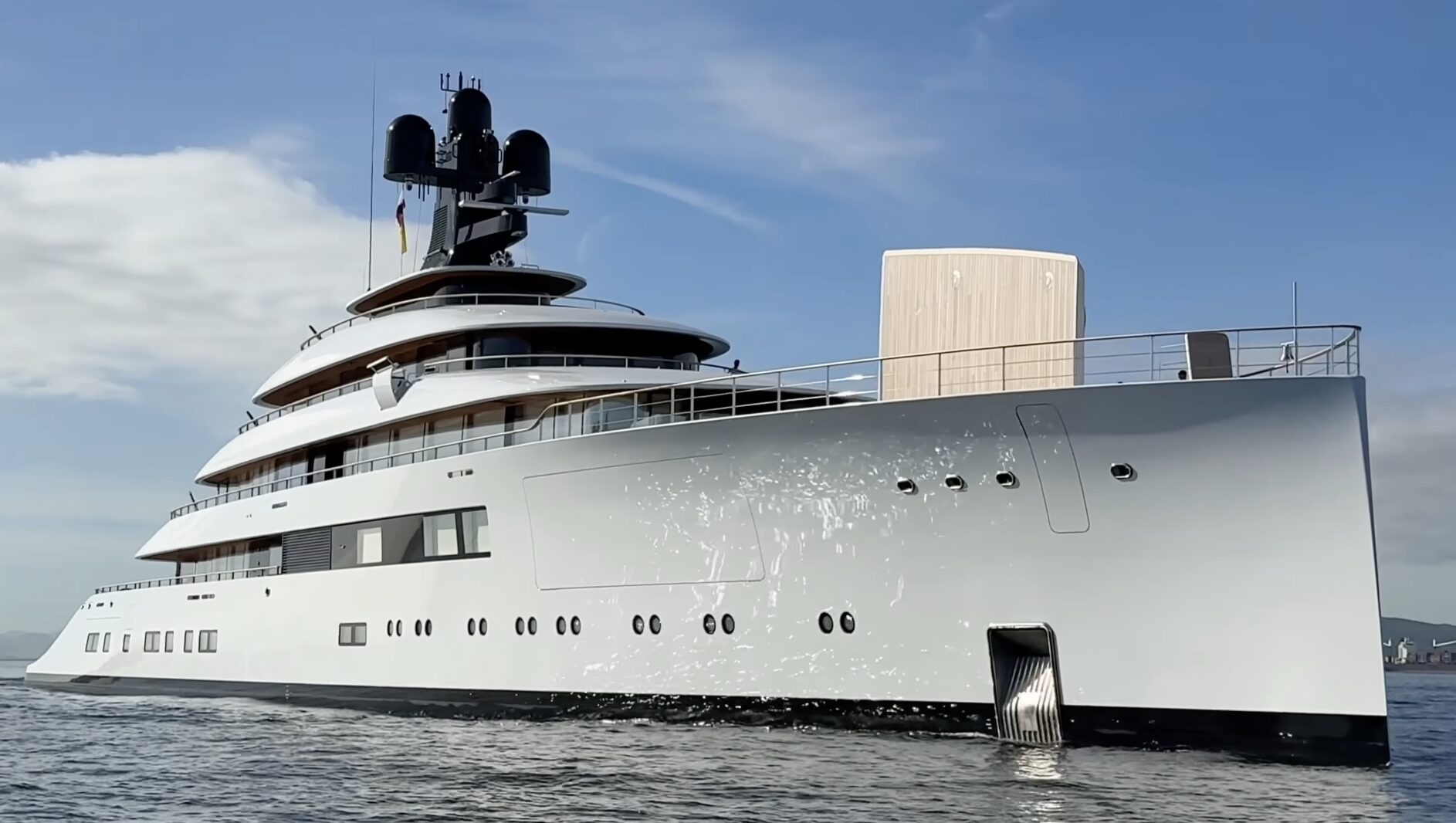 m-y-pi-project-feadship-824-100m-super-yacht-by-feadship 2025-11-10 at 08.51.41